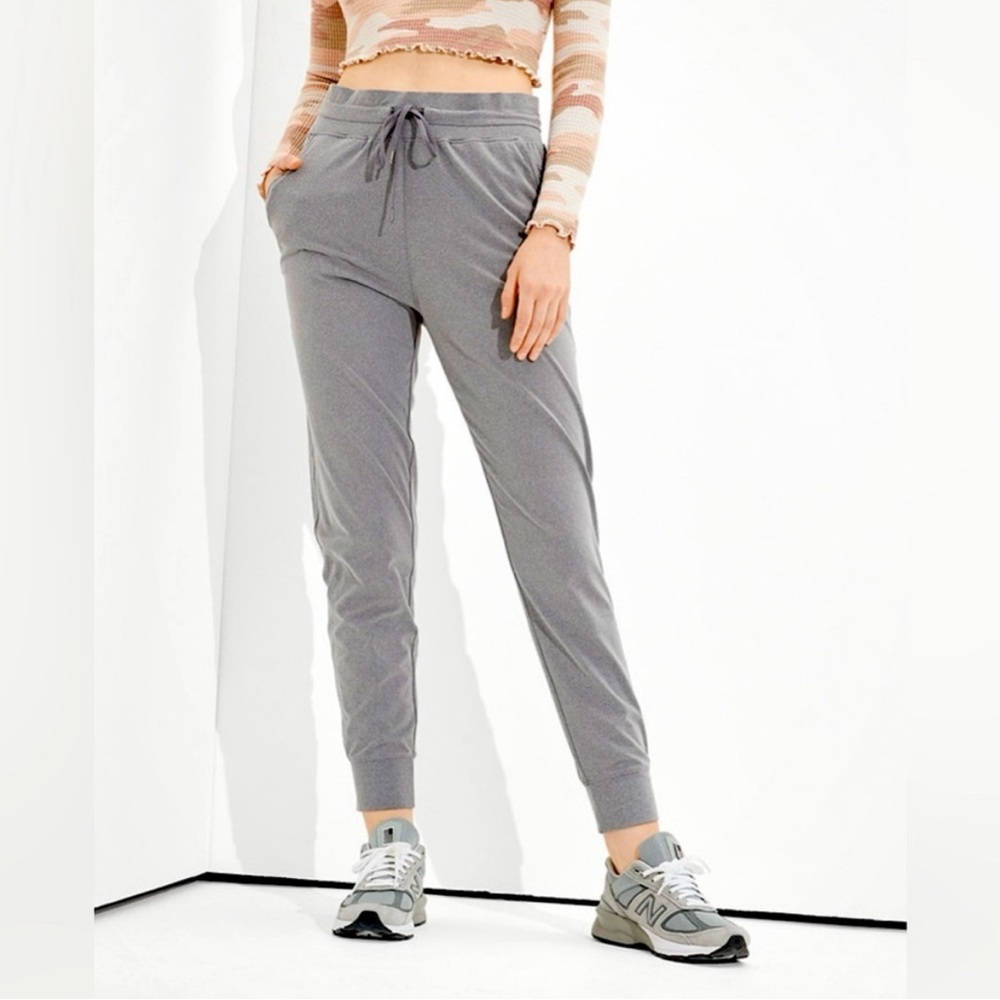 AE Lightweight Everywhere Jogger